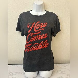 Women’s Here Comes Trouble Funny T Shirts Sarcastic Graphic Ladies M Tee